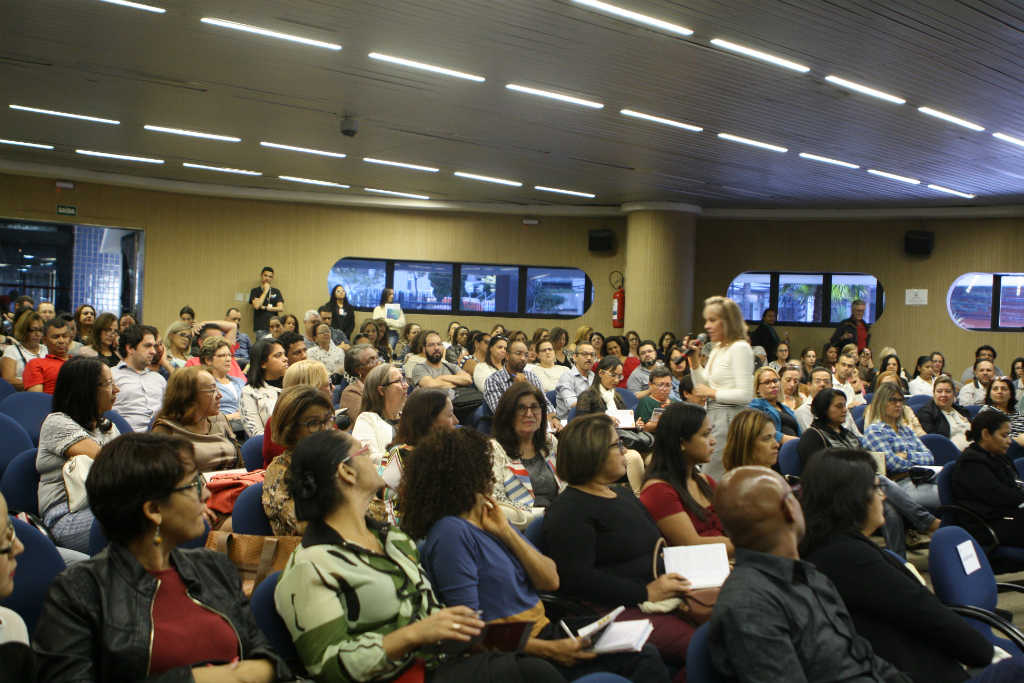 Assessora da Presidência apresenta o Na Ponta do Lápis para diretores da rede estadual de ensino